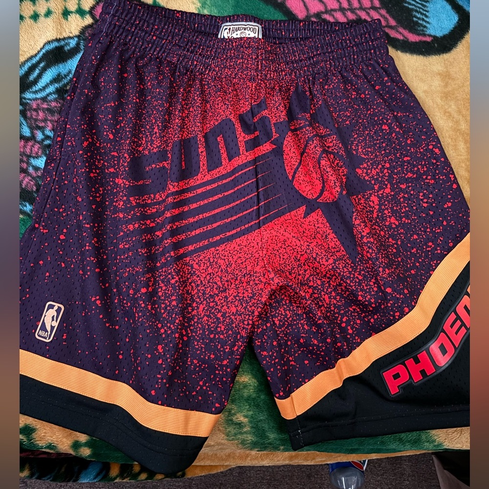 Phoenix suns shorts size L